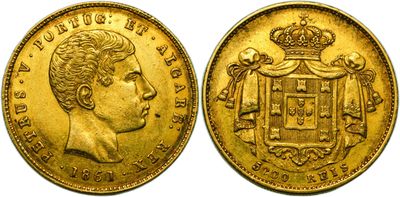 a gold sovereign coin with a crown on top of it