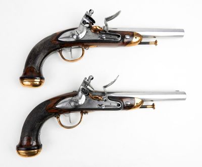 ARMES à FEU. Paire de pistolets à silex d'officier modèle 18…