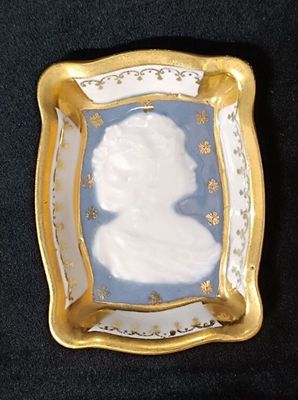 Petit plat/petit cendrier en porcelaine de Limoges à décor d…