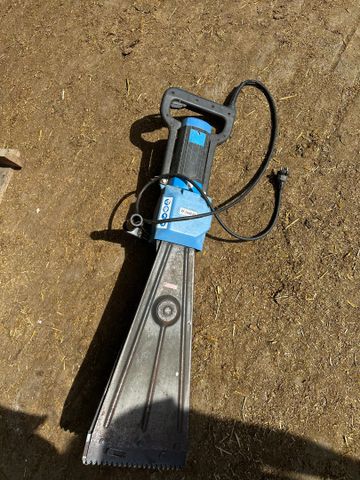 Coupe foin COMER TF 2000 M, de 2012. Électrique 220 Volts