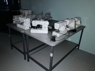 ENSEMBLE de mobilier comprenant :