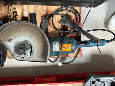 l'image d'une machine posée sur une table
