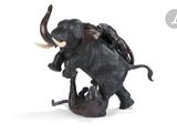 statue d'un éléphant muni de défenses et d'une selle sur le dos