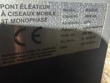 une image montrant un gros plan d'une étiquette apposée sur une machine