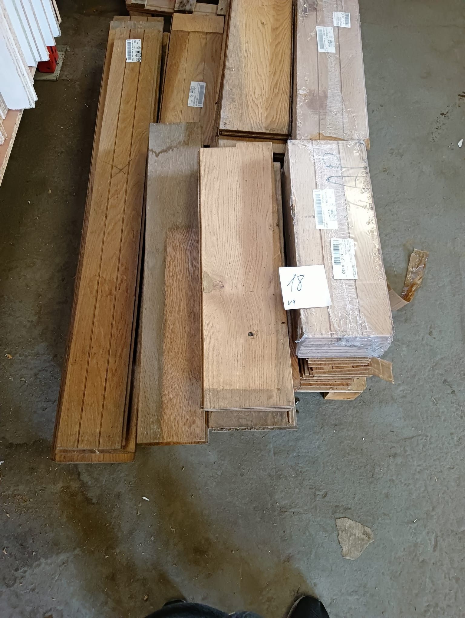 Lot d’environ 5,94 m² de parquet massif en chêne, épaisseur …