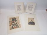 trois reproductions encadrées de peintures asiatiques sur un fond blanc