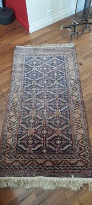 un tapis qui se trouve sur le sol d'une pièce