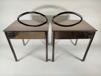 paire de tables d'appoint chromées avec des miroirs ovales
