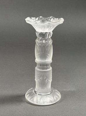 SAINT-LOUIS. Presse-papier en cristal pressé-moulé partielle…