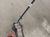 deux outils qui traînent par terre