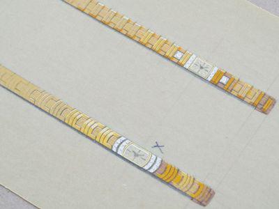 deux montres posées sur une feuille de papier