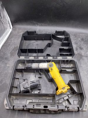 un outil dans une boîte à outils contenant d'autres outils