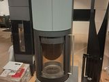 un poêle exposé dans une pièce