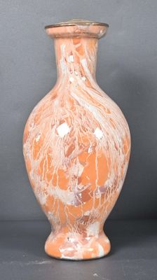 Vase de forme balustre en verre à décor peint en fixé sous v…