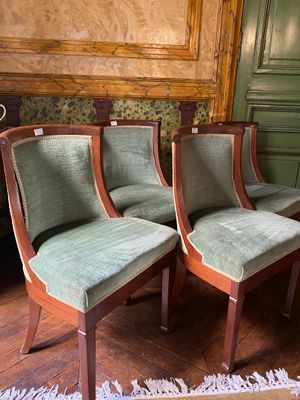 four chairs that are sitting on a rug in a room