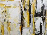 peinture abstraite représentant des rayures jaunes et noires sur fond blanc