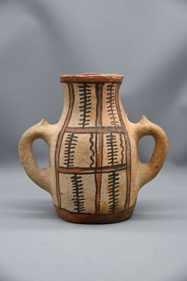 Pot à anses en terre cuite à décor peint, Afrique du nord.