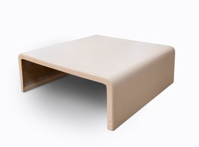 Table basse de section carrée en fibre de verre