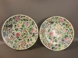 paire d'assiettes de la famille chinoise avec oiseaux et fleurs