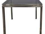une image d'une table en verre avec des pieds en métal et un plateau en verre