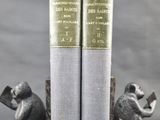 deux serre-livres empilés l'un sur l'autre