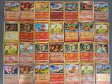 de nombreuses cartes Pokémon différentes posées ensemble sur la table