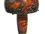 l'image d'une lampe posée sur une table