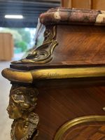 Meuble d’appui en bois de placage marqueté de croisillons et… (photo 3)