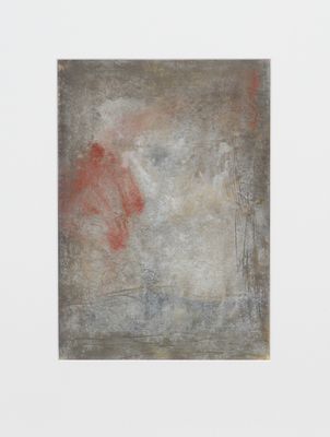 une image représentant un tableau accroché à un mur blanc, sur fond rouge et gris