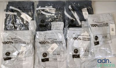 six paires de sous-vêtements pour homme sont emballées dans des sachets en plastique