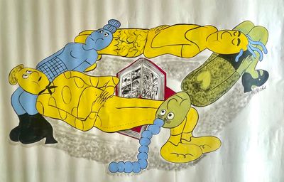 un dessin représentant un homme allongé sur un lit avec un serpent