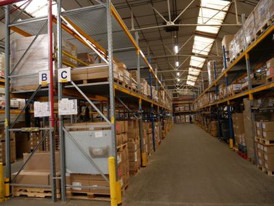 Contenues Dans LA Travee C, 61 Palettes DE Fournitures Pour …