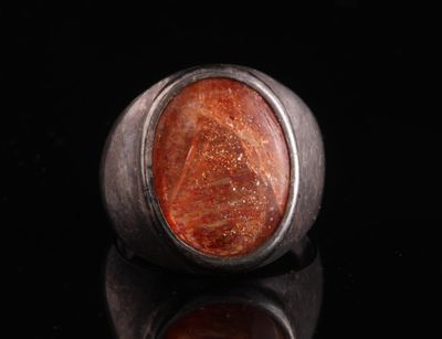 Chevalière en argent 925 millième sertie d'un cabochon ovale de pierre - Photo 1