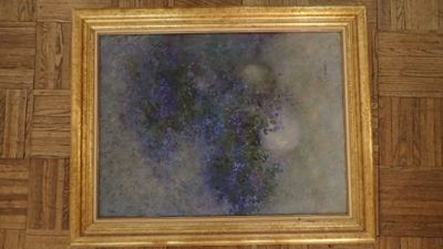 une image d'un tableau sur le mur d'une pièce
