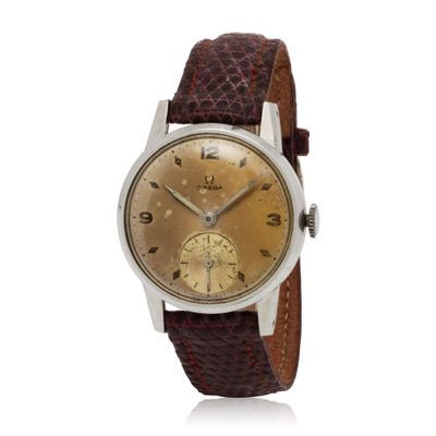 a close up of a wrist watch with a brown leather strap