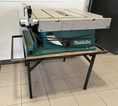 a close up of a table saw on a table in a room