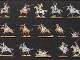 de nombreuses figurines représentant des hommes à cheval