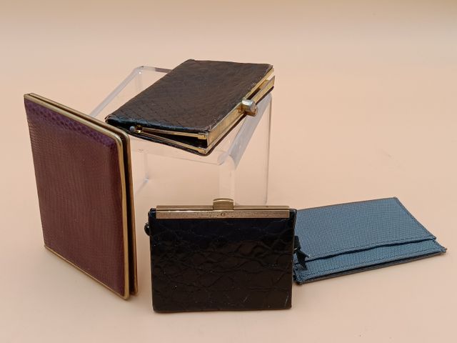 Lot de 2 porte-monnaie en croco noir, porte cigarette croco et po