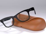 Lunettes Ray-Ban dans un étui en cuir noir et marron