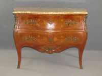 Commode de style Louis XV en marqueterie florale ouvrant à 2…