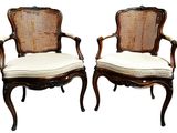 paire de fauteuils à dossier en rotin de style Louis XV