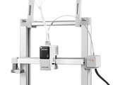une image représentant un ordinateur portable posé sur une machine