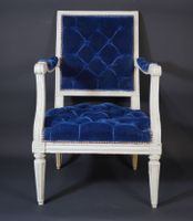 Fauteuil à manchettes, à dossier droit, garniture capitonnée…