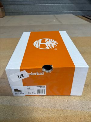 a box that is sitting on the floor on the floor