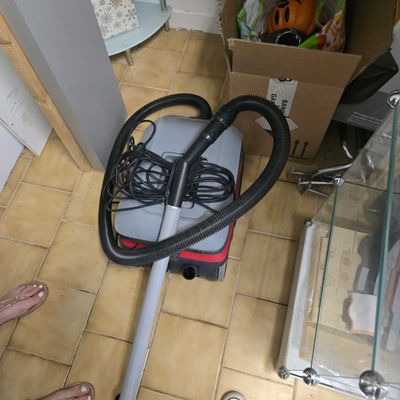 a vacuum that is sitting on the floor in the room