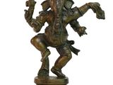 une image représentant une statue en bronze d'un homme tenant un oiseau