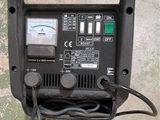 a black machine that is sitting on the ground