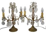 paire de chandeliers anciens en laiton ornés de pendants en cristal