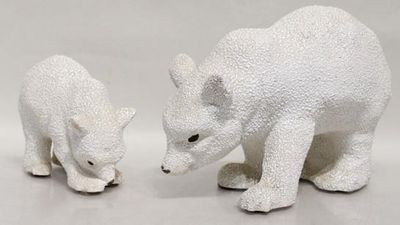 deux figurines représentant un ours polaire et un ours polaire