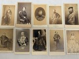 plusieurs vieilles photos d'hommes et de femmes du monde entier